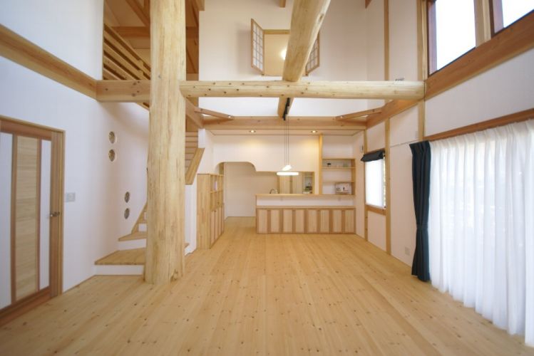 巨木が家を支える大空間 富山県で注文住宅 家づくりなら山下ホーム 巨木が家を支える大空間 富山県で注文住宅 家づくりなら山下ホーム